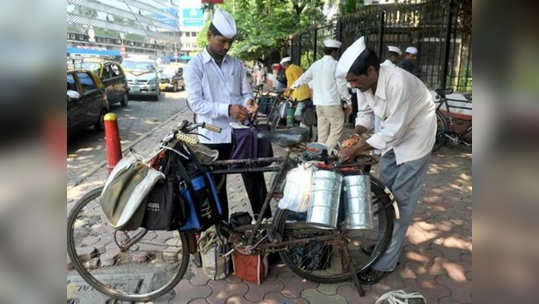 लॉकडाऊनमध्ये मुंबईचे डबेवाले अडचणीत; तीन महिन्यांपासून सेवा बंद