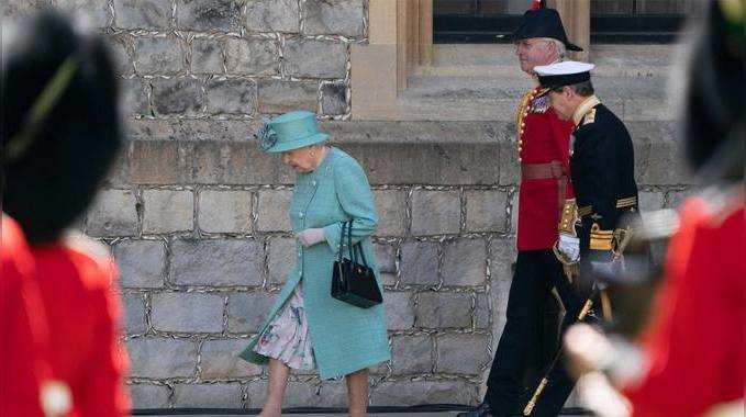 ब्रिटेन की महारानी एलिजाबेथ ने लॉकडाउन के बीच सादगी से मनाया जन्मदिन 
