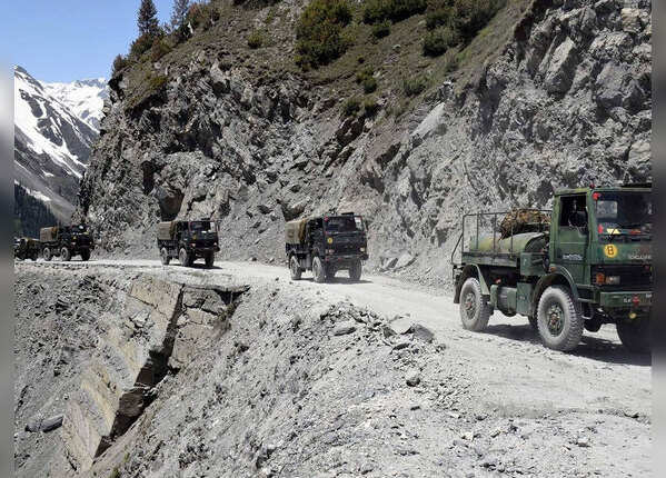 राजनाथ के साथ बैठक के बाद फोर्सेज को अलर्ट मेसेज