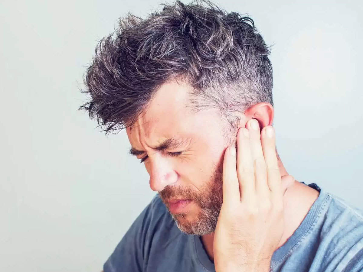 severe itching in the ears: Ear Itching: ठंडा खाते ही कान में तेज खुजली  होना है इस समस्या का लक्षण - severe itching in the ears due to the  accumulation of phlegm