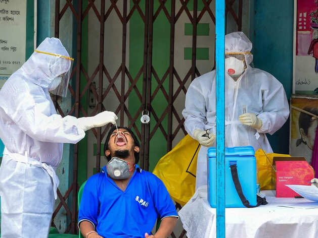 महाराष्ट्र में लगातार बढ़ रही है कोरोना की रफ्तार महाराष्ट्र में लगातार बढ़ रही है कोरोना की रफ्तार