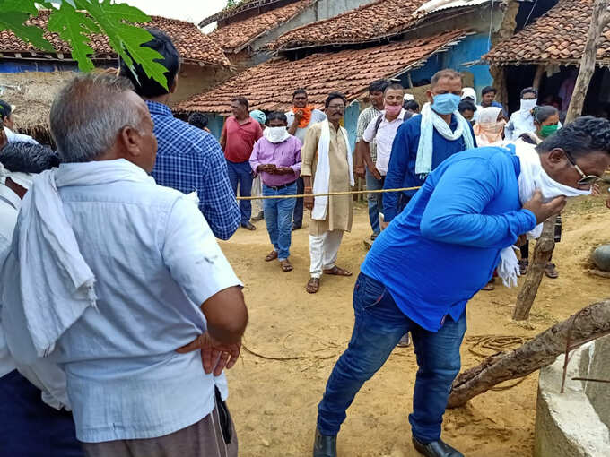 पानगाव येथे विहिरीत गुदमरून चौघांचा मृत्यू maharashtra times