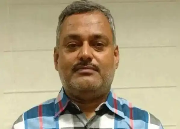 ​भेष बदलने में माहिर है विकास
