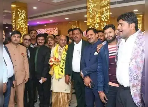 ​हर पार्टी में पहचान, राजनीति में खास रुचि