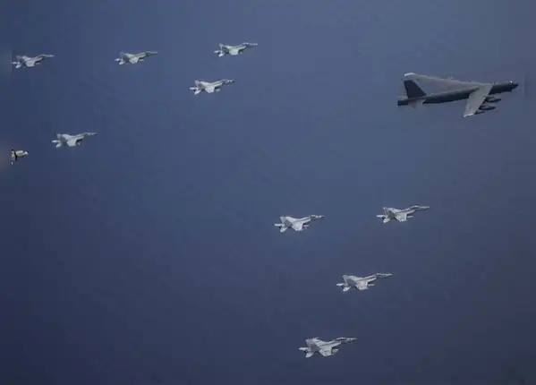 अमेरिकी नौसेना ने ग्‍लोबल टाइम्‍स के लिए मजे