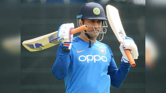 Happy Birthday Dhoni: धोनीसाठी काहीही; कोणी जीव देण्यास तयार तर कोणी...