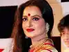 रेखा ने कोरोना टेस्ट करवाने से किया इनकार, बंगले के बाहर से खाली हाथ लौटी बीएमसी की टीम 