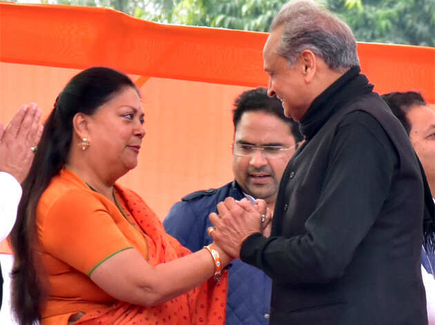 वसुंधरा राजे और अशोक गहलोत। फाइल फोटो वसुंधरा राजे और अशोक गहलोत। फाइल फोटो