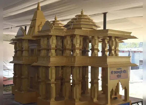 ​मंदिर में कितने गुंबद?