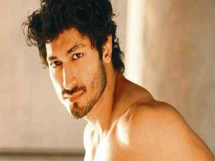 Vidyut Jammwal व द य त ज मव ल न लहर य परचम व ल द म र प त न और ब यर ग र ल स स ग इस ल स ट म श म ल ह आ न म Vidyut Jammwal Named Among The 10 People In You Dont Want To