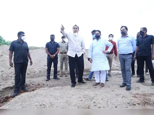 रेतीच्या अवैध साठ्याने मंत्रीही अवाक