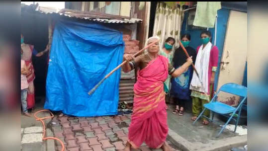 lathi kathi skills : ८५ व्या वर्षी रस्त्यावर लाठीकाठीचा खेळ; तीन दिवसात आजी झाल्या स्टार