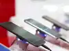 Realme, Xiaomi और Samsung जैसी कंपनियों पर आरोप, सिर्फ ऑनलाइन पर फोकस 