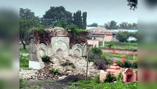 Historic Mosque नगरजवळ ४५० वर्षांपूर्वीची मशिद कोसळली; ट्रस्टने घेतली शंका