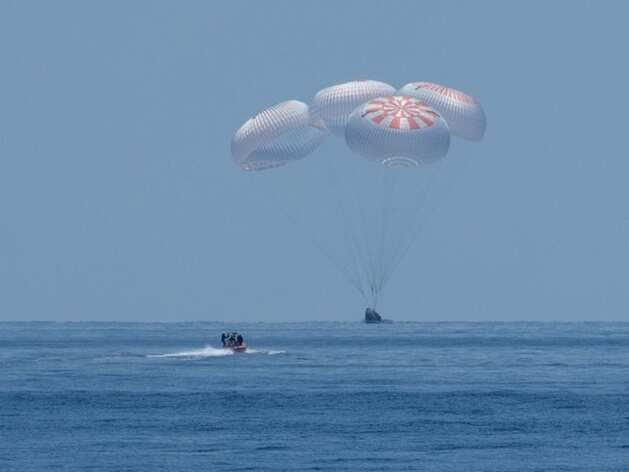 SpaceX Splashdown: 2 एस्ट्रोनॉट को लेकर लौटा SpaceX ड्रैगन, 45 साल बाद समुद्र में हुई लैंडिंग SpaceX Splashdown: 2 एस्ट्रोनॉट को लेकर लौटा SpaceX ड्रैगन, 45 साल बाद समुद्र में हुई लैंडिंग