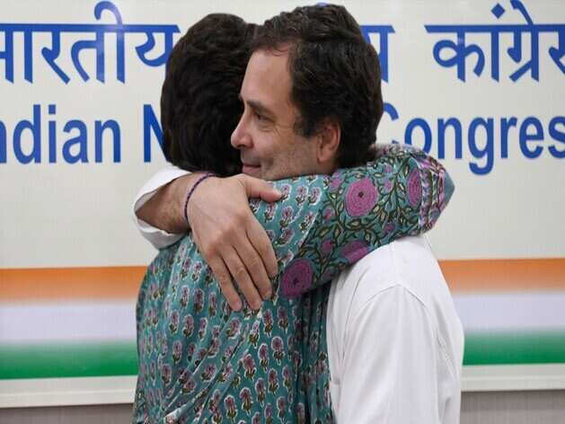 Happy Rakasha Bandhan: प्रियंका गांधी ने राहुल के लिए लिखा भावुक संदेश, मुझे ऐसा भाई मिलने पर... Happy Rakasha Bandhan: प्रियंका गांधी ने राहुल के लिए लिखा भावुक संदेश, मुझे ऐसा भाई मिलने पर...