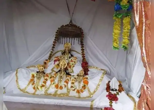 विपक्ष का तंज, 'मंदिर वहीं बनाएंगे लेकिन...'