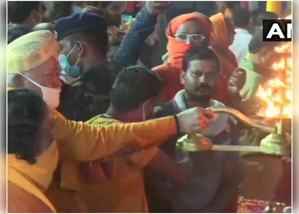 सरयू के तट पर RSS प्रमुख मोहन भागवत ने उतारी आरती