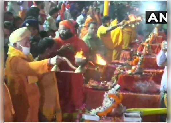 सरयू के तट पर RSS प्रमुख मोहन भागवत ने की पूजा-अर्चना