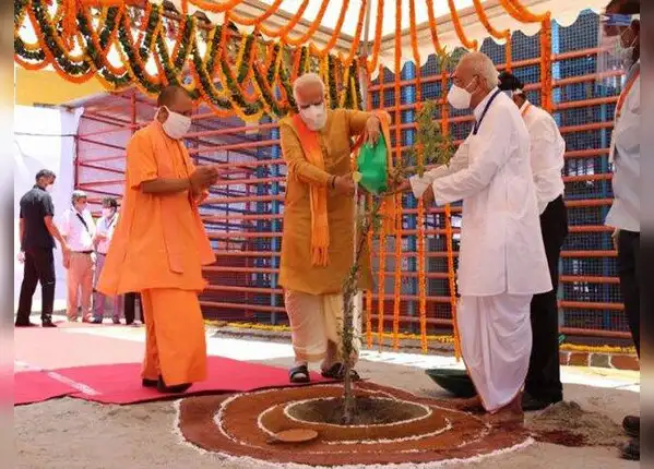 लगाया पारिजात का पौधा