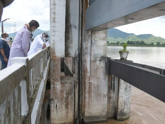 Bihar Flood: वाल्मीकि नगर गंडक बराज की दरकती ईंटों पर जब नीतीश ने पूछे सवाल Bihar Flood: वाल्मीकि नगर गंडक बराज की दरकती ईंटों पर जब नीतीश ने पूछे सवाल
