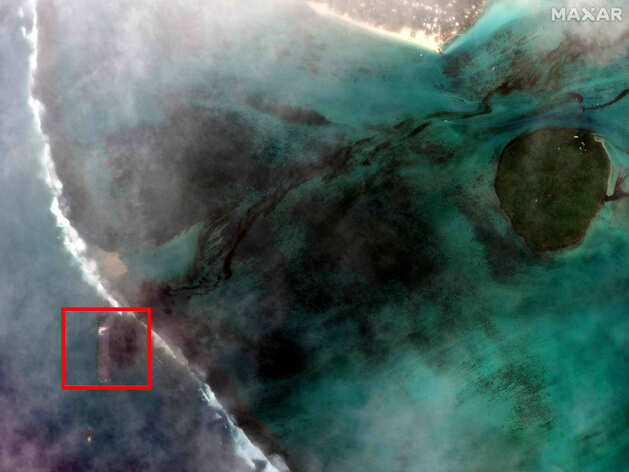 Mauritius Environmental Emergency: मॉरीशस में चट्टान से टकराया जहाज, काला पड़ा समंदर बड़े खतरे का संकेत Mauritius Environmental Emergency: मॉरीशस में चट्टान से टकराया जहाज, काला पड़ा समंदर बड़े खतरे का संकेत