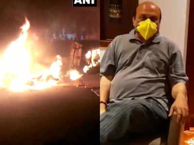 Clash in Bengaluru: कांग्रेस MLA श्रीनिवास मूर्ति के आवास पर तोड़फोड़, सोशल मीडिया पोस्ट को लेकर हंगामा, 60 से ज्यादा पुलिसकर्मी घायल, बेंगलुरू में धारा 144 