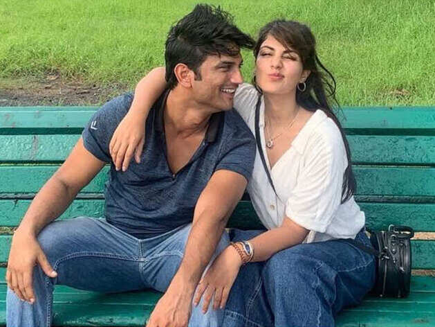 रिया चक्रवर्ती ने भी माना, यूरोप ट्रिप के बाद बिगड़ी सुशांत की हालत, बताई होटल की अजीब घटना रिया चक्रवर्ती ने भी माना, यूरोप ट्रिप के बाद बिगड़ी सुशांत की हालत, बताई होटल की अजीब घटना