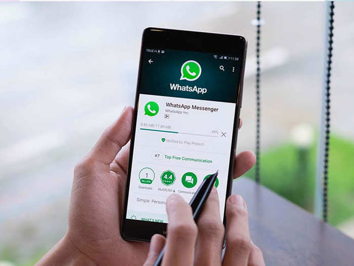 Whatsapp म आ रह नय फ चर बदल ग च ट क ल क Whatsapp New Feature Lets You Add Custom Wallpapers For Each Chat Navbharat Times