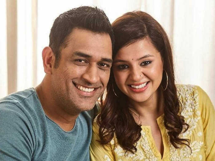 sakshi dhoni missing husband ms dhoni as she share video and photo of new car