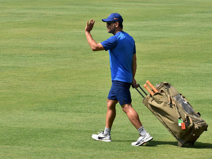 Dhoni Dhoni