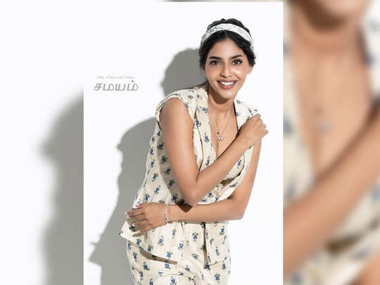 Aishwarya Lekshmi Jagame Thandhiram Heroine Aishwarya Lekshmi Recent Photos Samayam Tamil Photogallery