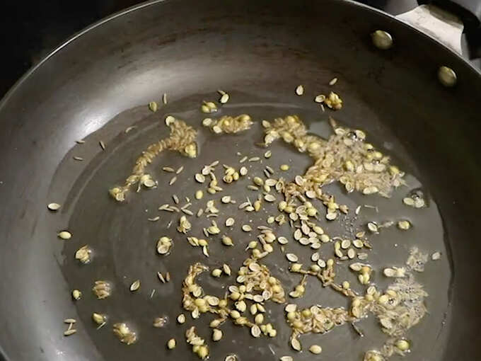धणे आणि जिरे फ्राय करा धणे आणि जिरे फ्राय करा