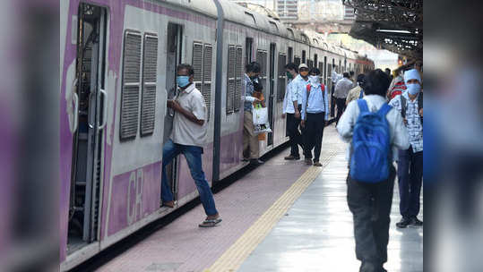 Mumbai Local Train: मुंबईत लोकलसेवा पूर्ववत होणार?; मध्य रेल्वेने दिली 'ही' मोठी बातमी