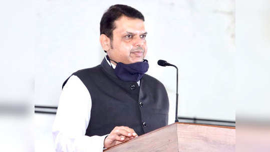 devendra fadnavis : फडणवीस येताच बिळात असलेले भाजप नेते बाहेर येतात; 'या' नेत्याची चौफेर टोलेबाजी