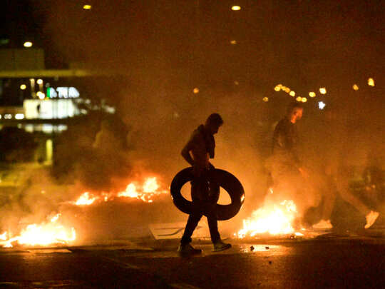Sweden riots: Riots in Sweden Over Burning of Quran by Far Right Groups: दक्षिणपंथी गुटों ने किया कुरान का अपमान स्वीडन में भड़के दंगे