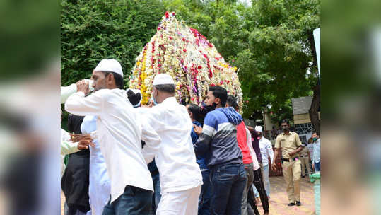 ​इतिहासात पहिल्यांदाच मोहरमच्या सवाऱ्यांचे जागेवरच विसर्जन