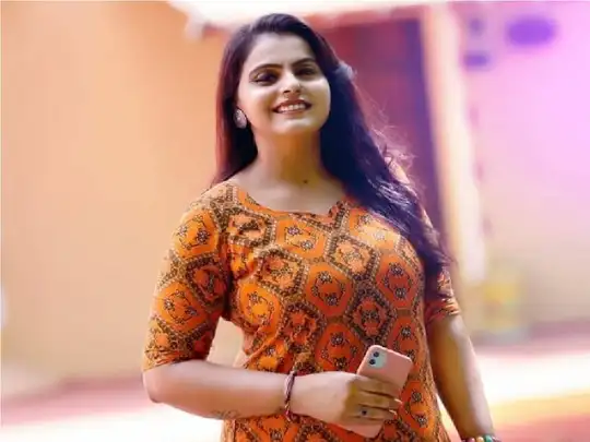 kajal maheriya: મહેસાણા: મોડીરાત્રે ગુજરાતી સિંગર કાજલ મહેરિયા પર થયો હુમલો  - attack on gujarati singer kajal maheriya in mehsana | I am Gujarat