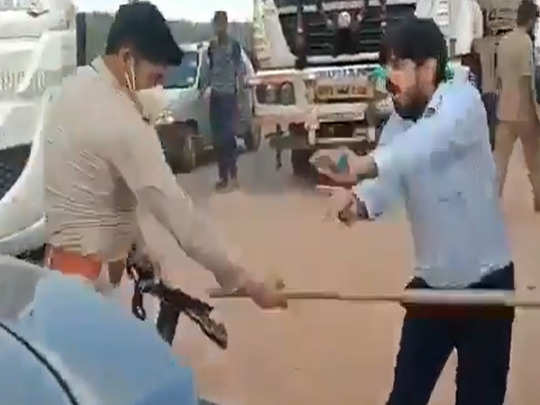 Bareilly mla gunner viral video: जाम में फंसे BJP विधायक...गनर बना गुंडा,  पत्रकार-कार चालक को डंडों से पीटा, वायरल - bjp mla vikram singh gunner  beaten journalist and car driver with stick