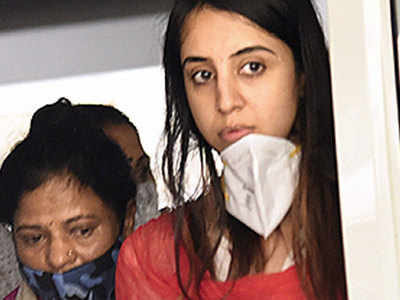 Sandalwood Drug Case: कन्नड़ फिल्म ऐक्ट्रेस संजना गलरानी गिरफ्तार 