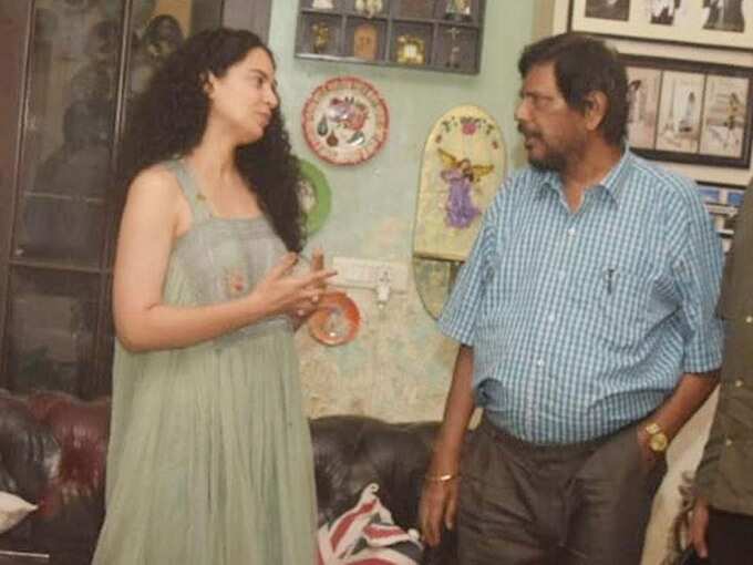 कंगना के घर जाकर मिले आठवले कंगना के घर जाकर मिले आठवले