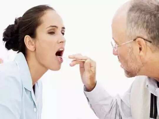 what is tonsillitis: டான்சில் என்னும் உள்நாக்கு அழற்சி யாருக்கெல்லாம் வரலாம், எப்படி தடுப்பது? - tonsillitis causes symptoms treatment and prevention | Samayam Tamil