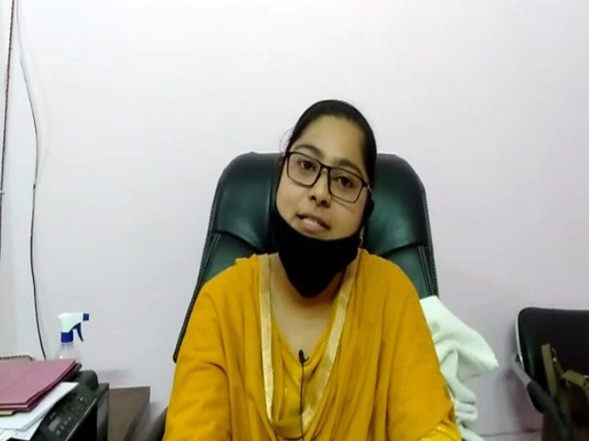 Up Pcs Topper Jyoti Sharma News Uppsc 2018 Result ह ड क न स ट बल क ब ट ज य त त सर ट पर प त न बत य क मय ब क म त र Uppsc Pcs Result 2018 Jyoti Sharma Third Topper Know
