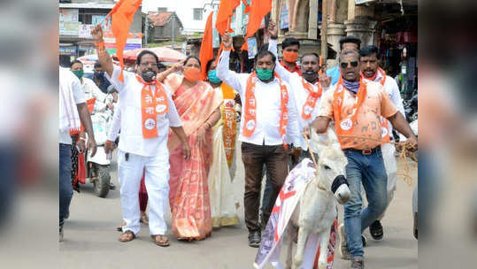 Shiv Sena: शिवसेना आक्रमक; कंगनाच्या प्रतिमेची गाढवावरून धिंड