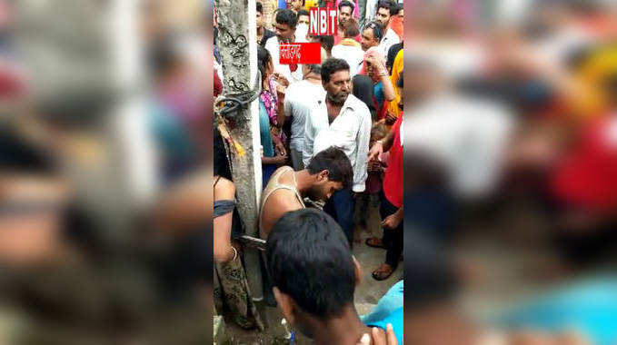 Video :  चित्तौड़गढ़ में भीड़ ने युवक-युवती को खंभे से  बांधकर की पिटाई,  लगाए गलत आरोप !