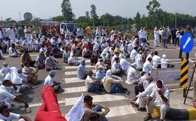 देखें, Agriculture Bill के विरोध में किसानों ने खोला मोर्चा, यूथ कांग्रेस का भी साथ - farmers and youth congress protest against agriculture bill jam in haryana | Navbharat Times