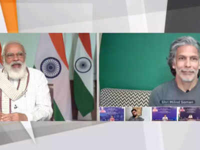 PM नरेंद्र मोदी ने मिलिंद सोमन से पूछी असली उम्र, कहा- आपकी मां का वीडियो 5 बार देखा 