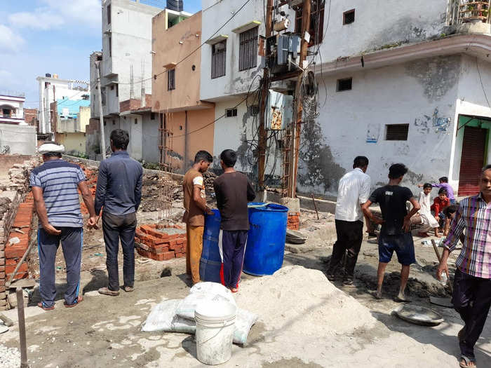 Sardhana Religious Place Dispute म रठ सरधन म ध र म क स थल क ग ट न र म ण पर टकर व ह ग म करन व ल पह च हव ल त Confrontation Situation Due To Gate Construction Of Religious