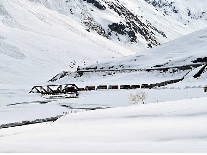 लद्दाख में बढ़ी भारतीय सेना लद्दाख में बढ़ी भारतीय सेना
