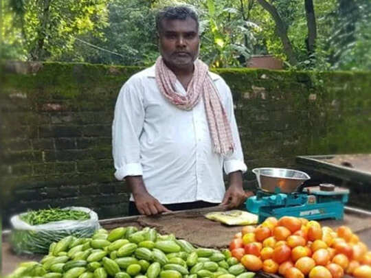 Balika Vadhu Director Rambriksh Gaur is selling vegetables in Uttar Pradesh